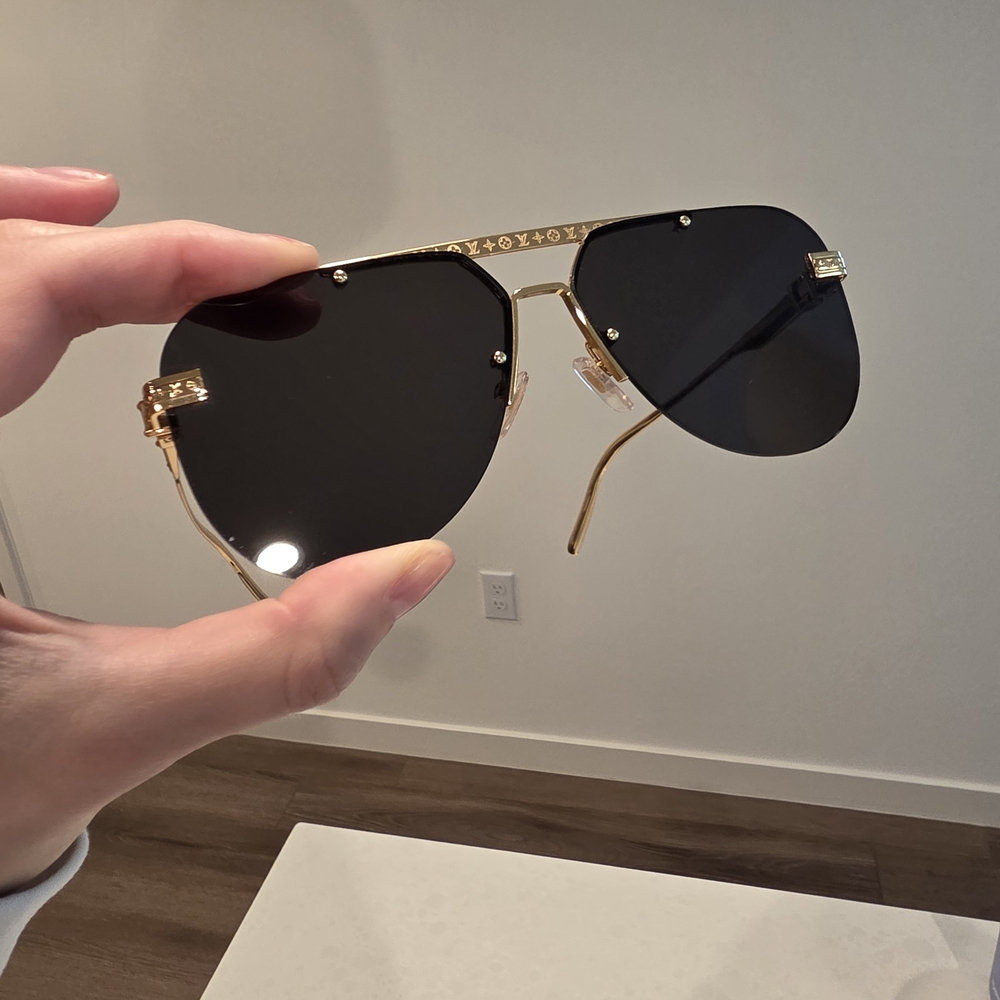 Louis Vuitton Ash Black Flat Avaitor Sunglasses